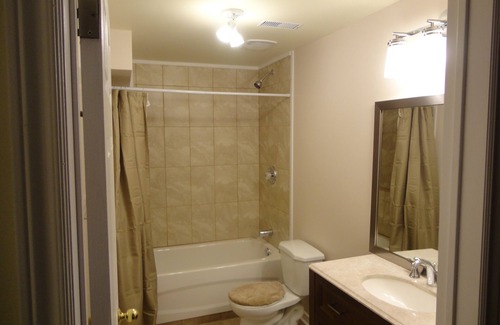 Ottawa Division Casa | Work-Play Suite Near The Ottawa Airport & LRT