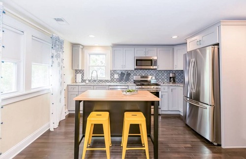 Kansas City Apartamento | Work & Relax in KC: Comfortable 2nd Floor Apt (2BR/2BA)| Near Plaza
