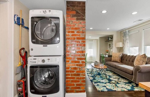 Kansas City Apartamento | Work & Relax in KC: Comfortable 2nd Floor Apt (2BR/2BA)| Near Plaza