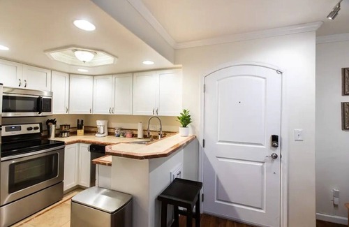 Ridgecrest Apartamento | ★Work & Relax ~ Quiet Oasis, ♛Queen Bed, Pool, Pkg