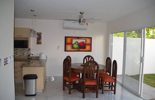 Las Moras Casa | HERMOSO RENOVADO 3 BDR EN CASA A 5 MINUTOS DE LA PLAYA EN UNA COMUNIDAD CERRADA