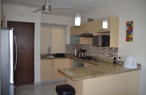 Las Moras Casa | HERMOSO RENOVADO 3 BDR EN CASA A 5 MINUTOS DE LA PLAYA EN UNA COMUNIDAD CERRADA