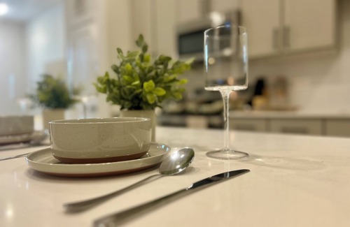 Sherman Apartamento | Worker Friendly 1bedroon in an A+ location in Sherman with gym,washer/dryer,pool
