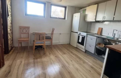 Harestad Apartamento | Workers - 10BR - 3 Bath - Parking lot