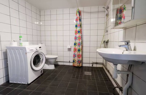 Save Apartamento | Workers - 5BR - 1bath - Säve - Parking lot