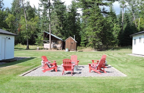Kalispell Casa | Working Llama Farm Experience Located Just 30 Minutes From Glacier National Park