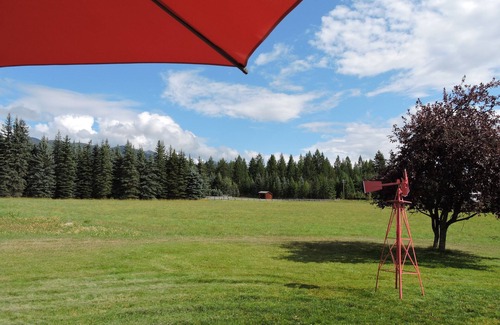 Kalispell Casa | Working Llama Farm Experience Located Just 30 Minutes From Glacier National Park