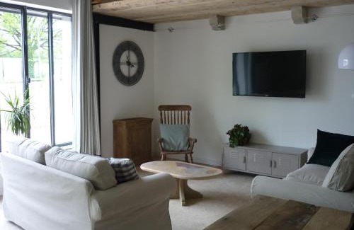 Semur-en-Auxois Apartamento | Workshop n°2 for 6 people with shared pool