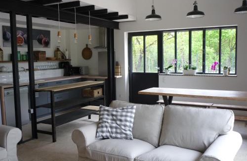 Semur-en-Auxois Apartamento | Workshop n°2 for 6 people with shared pool