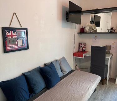 Barriere Saint Marc Apartamento | WorkSpace faubourg près de la gare TV WIFI CALME