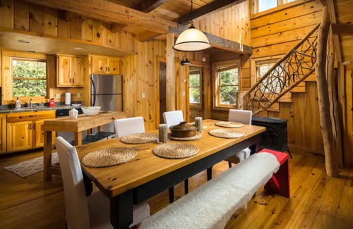 Boone Cabina | World-Class Hiking by day. Hot Tub by Night