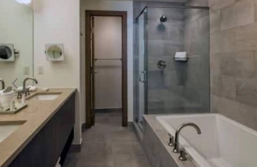 Breckenridge Complejo | World Class Resort at the Base of Peak 8. Over 800sqft Master Suite