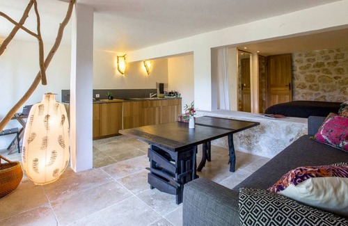 Coursegoules Apartamento | El mundialmente famoso jardín ofrece suite de lujo en el estilo de diseño.
