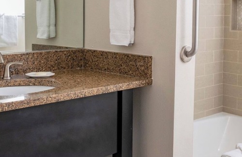 Anaheim Resort Complejo | Worldmark Anaheim 2-bedroom June 29-July 6, Sleeps 6 near Disneyland