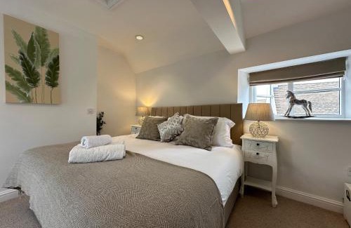 Stamford Casa | Wothorpe House, 4 bed, Stamford Centre by Belmont Places