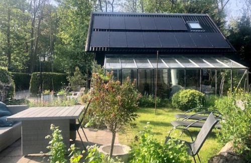 Municipality of Bergen Chalet De Esquí | woudlodge met serre en evt prive hottub