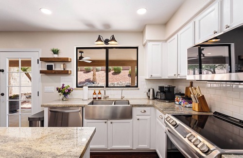 Scarlett Canyon Casa | WOW $175K+ NewBackyard and Interior: 4Br+BonusRm+3Ba+HtdPool*HotTub*Golf*FirePit