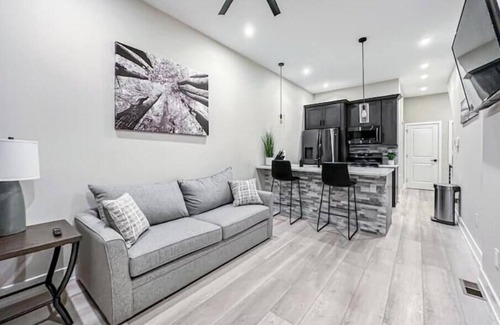 Graduate Hospital Apartamento | WOW! 2-BD/2BA Retreat WiFi, Central Air, and Laundry Prime Philly Location!