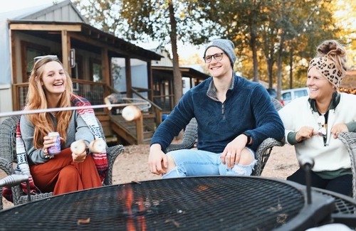 Seguin Cabina | Wow! Brand new Creekfront Cabin! Hot tub, hiking, kayaking & more! - SG6