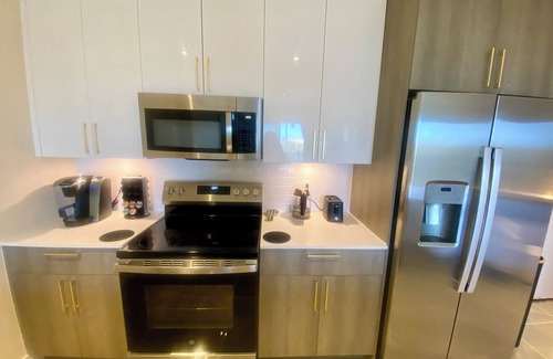 Bonita Springs Apartamento | Wow! Cut the ribbon! Brand new! Golf and Beach. Stylish and close to everything!