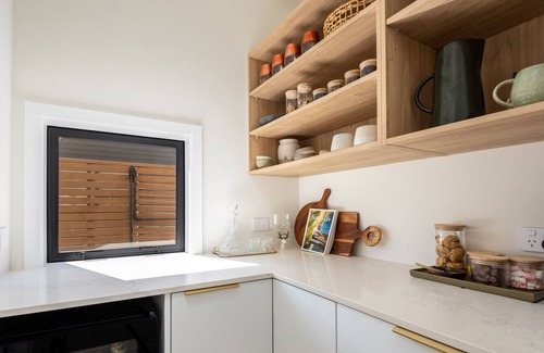 Fitzroy Casa | **Wow Factor in Fitzroy** Large, luxurious, NEW house, close to beach and cafes.