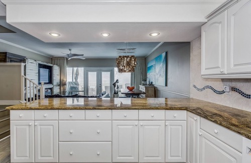 Villa Sabine Casa | WOW Free 4 Pet, Closest to the Gulf Luxury 4 Bed,3Bath 3 Decks Sleeps 14 2200 SF