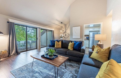 Bella Vista Casa | WOW! Fully Updated Golf, Biking/Walking Trail Front, Townhome. Bike Storage.