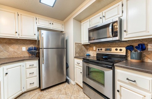 Bella Vista Casa | WOW! Fully Updated Golf, Biking/Walking Trail Front, Townhome. Bike Storage.