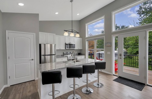Lakeview Condominio | WOW...Great open water views, big deck and a perfect location