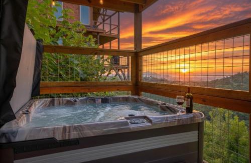 Gatlinburg - Pigeon Forge Casa | WOW, that View! NEW Luxury Cabin - Hot Tub - Pool Access - Game Room