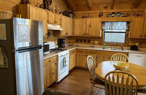 Hiawassee Cabina | $ 75Nt 4 / 29-5 / 2 Vista WOW! Lago / Mtn Vista Bañera de hidromasaje 50 "TV Fire Pit
