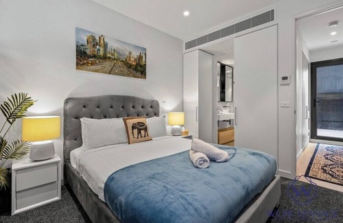 Toorak Casa | WOWSOY004 - U1 / 225 William Road SYarra · New Modern Designed 3B2BHouse+Parking