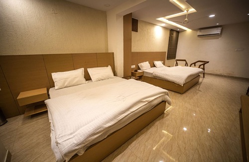 Dehradun Casa | WOWSTAYZ Hotel Orange Regency
