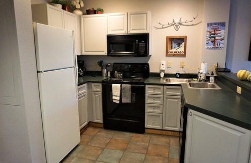 Winter Park Condominio | Winter Park Base! Zephyr Mtn Lodge 1BR Ski In-Out Condo, pasos a la góndola!