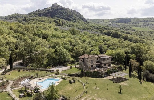 Castiglione d'Orcia Villa | Villa rodeado de olivares y prados con vistas al valle de Bagno Vignoni