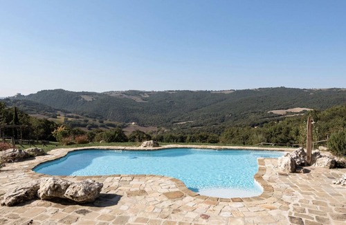 Castiglione d'Orcia Villa | Villa rodeado de olivares y prados con vistas al valle de Bagno Vignoni