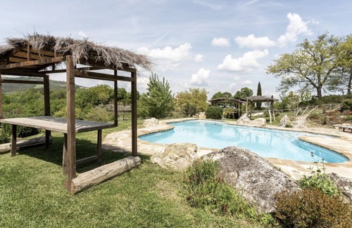Castiglione d'Orcia Villa | Villa rodeado de olivares y prados con vistas al valle de Bagno Vignoni