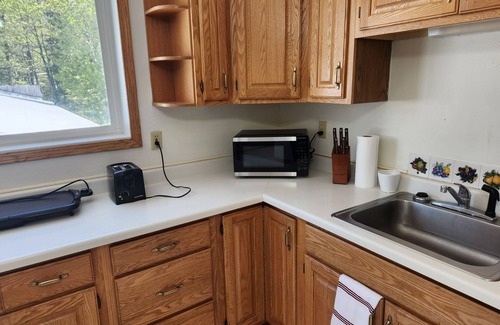 Houghton Apartamento | EV Ready Group Option Near MTU – Perfect Keweenaw Adventure Basecamp!