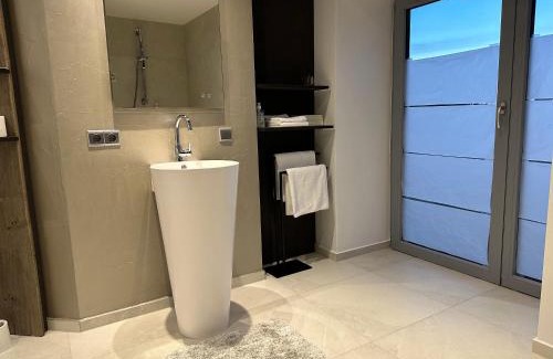 Straubing Apartamento | WPA Apartments - Zimmer- Modernes Apartment mit Parkplatz,WiFi,Netflix