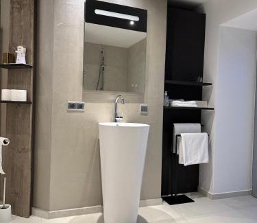Straubing Apartamento | WPA Apartments - Zimmer- Modernes Apartment mit Parkplatz,WiFi,Netflix