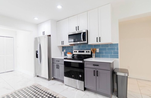 Southwest Casa | WPB Elegant 5BR with Hot Tub and Fire Pit Near Beach