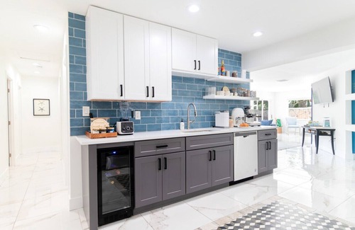 Southwest Casa | WPB Elegant 5BR with Hot Tub and Fire Pit Near Beach