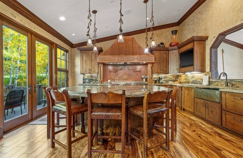 Beaver Creek Casa | Wrangler Lodge by Vail Butler - ski in, walk to town, hot tub