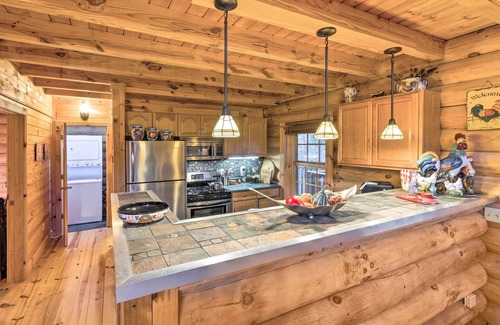 Alpendorf Cabina | ¡Magnífica cabina de montaña en Linville con cubiertas envolventes!