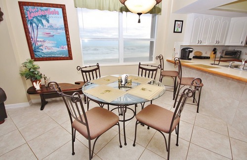 New Smyrna Beach Condominio | Amplio condominio en la playa con vista directa al mar para ti y Fido