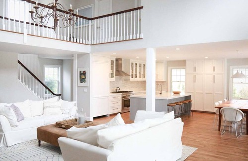 North Haven Casa | Nuevo listado: Casa de Sag Harbor escondida en 3 acres de bosque con piscina climatizada, impresionantes interiores