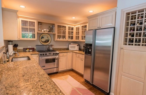 North Haven Casa | Nuevo listado: Casa de Sag Harbor escondida en 3 acres de bosque con piscina climatizada, impresionantes interiores