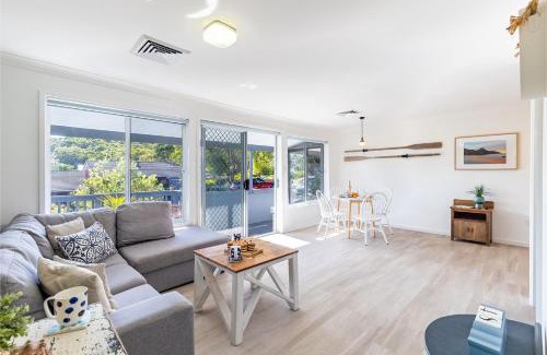 Shoal Bay Casa | Wreck Beach Cottage 1 Flannel Flower Fairway close to the beach