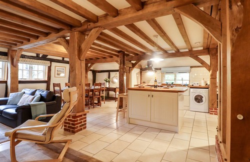 Etchinghill Cabaña | WREN COTTAGE, family friendly, character holiday cottage in Lyminge