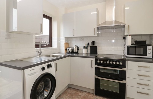 Wyke Regis Cabaña | WREN COTTAGE, pet friendly, country holiday cottage in Weymouth